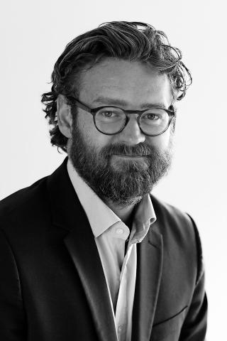 Rasmus Willig (f.1973) er ph.d, lektor ved Institut for Samfund og Globalisering på Roskilde Universitet.