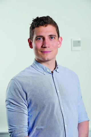 Søren Valgreen Knudsen er medicinstuderende på 10. semester på Aalborg Universitet. "Mange af mine venner blandt de medicinstuderende på de andre universiteter er misundelige over al den klinik, som vi får", siger han.
