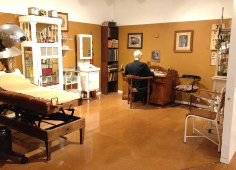 Sådan så lægepraksissen ud som tilhørte Mathias Agerley, der var praktiserende læge i Augustenborg frem til sin død som 95-årig i 1978.