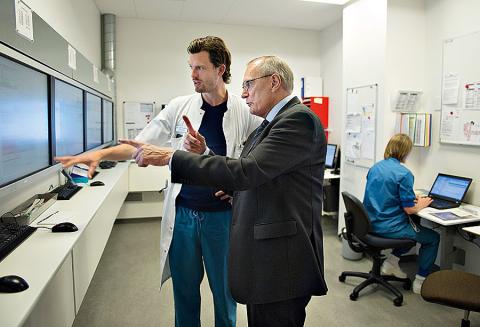 Bent Hansen på Regionshospitalet Viborg sammen med resevelæge Johan Gustafsson. Foto: Scanpix