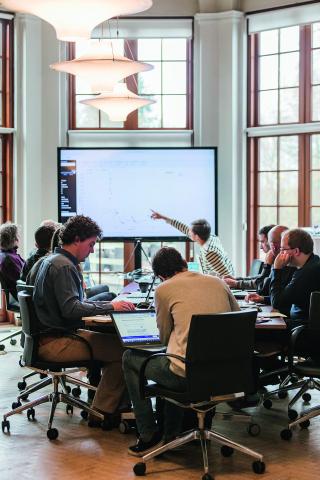 I et lokale på et hotel i Snekkersten sad forskergruppen i fire dage - og nogle gange nætter - og arbejdede med deres forskellige faglige udgangspunkt i data fra ca. 4000 patienter fra det danske CLL-register. Foto: Andreas Mikkel