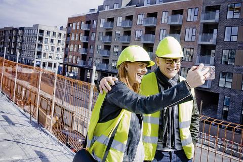 Der er boliger og institutioner i det nye københavnske kvarter, Sluseholmen. Heidi Hedegaard og Jonas Meile bliver de første læger. Foto: Claus Boesen.