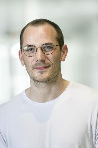 Kristian Fredholm var i KBU Aabenraa, og det gode uddannelsesmiljø gjorde, at han også valgte at søge en introstilling her - langt fra Aarhus og hans gravide kæreste. Foto: Palle Peter Skov.