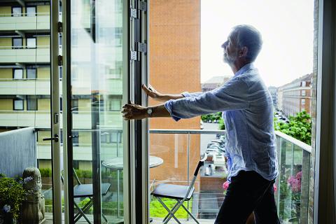 Det er mærkeligt at vågne op hver morgen og ikke skulle på arbejde. Jakob Trier Møller lever et langt mere roligt liv i kontrast til den hverdag, han har sagt farvel til på Rigshospitalet. Foto: Claus Boesen.