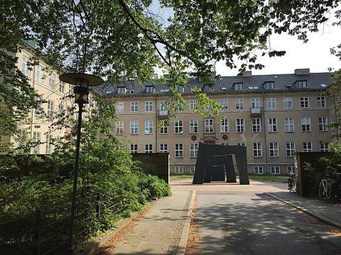 Rockefeller Komplekset, som det præsenterer sig i dag – få øjeblikke før bulldozerne rykker ind (foto: Søren-Peter Olesen).