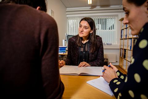 Det er vigtigt for Alma Becic Pedersen, at hendes forskning foregår i samarbejde med så mange specialer som muligt. Foto: Jesper Balleby