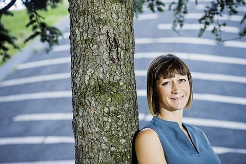 »Man lærer, at ting tager tid, og at tingene ikke kun skal ses fra én side. Jeg har fået større forståelse for modsatrettede argumenter«, siger Stine Scott Hansen, der stiller op til repræsentantskabet i Yngre Læger.