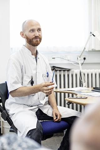 Reservelæge Jonas Olesen. Foto: Robert Attermann / RED STAR