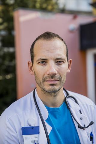 Mikkel Aarøe mener ikke, at navneskiltet betyder det store. For ham er det journalen egentlige problem. Foto: Nikolai Linares