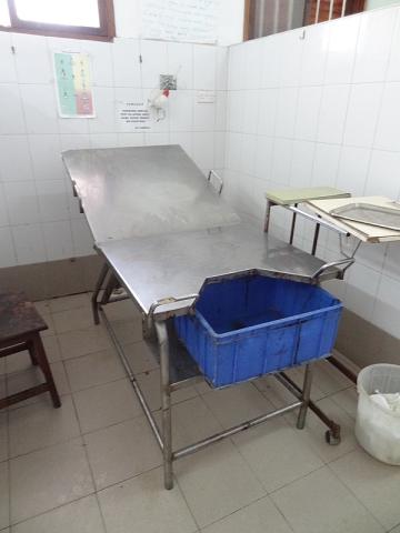 Når en kvinde skal presse barnet ud, bliver hun flyttet til en briks i et andet rum. Foto: Tarek Meguid.