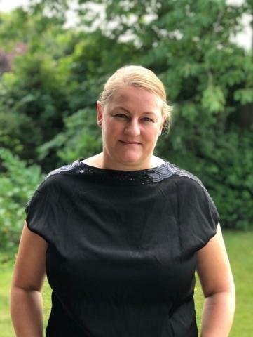 At være på Facebook som lægehus er noget helt andet end at være der privat, og det skal patienterne også lige lære, siger Dorte Høj Drostrup.