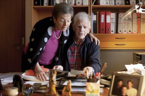 Tilsammen favner familien mere end en håndfuld af lægespecialer, men det er ikke medicin, de taler mest om ved middagsbordet. Foto: Claus Boesen