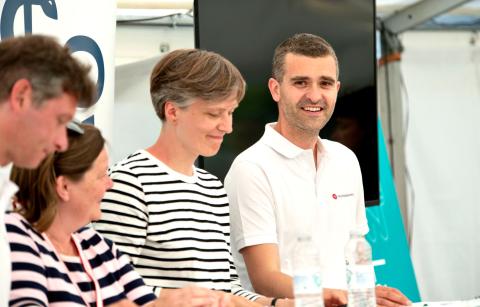 Andreas Rudkøbing og de tre øvrige lægeformænd optrådte på lidt mere slap line end i det daglige lægepolitiske arbejde ved Folkemødet 2019. Foto: Nils Meilvang