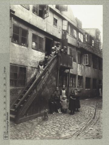 Foto: Det Kgl. Bibliotek - Baggård i Prinsessegade, København, 1890’erne. 