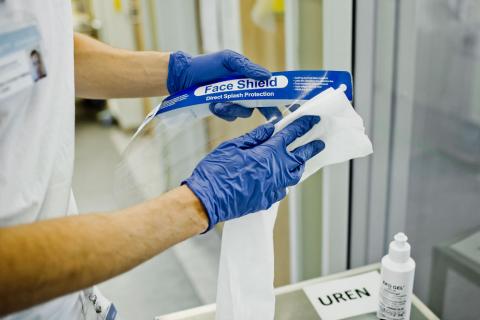 Efter hevet besøg på stuerne skal alle remedier sprittes af. Foto: Claus Boesen