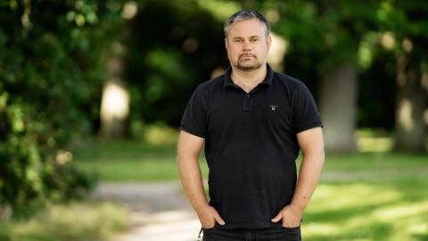 Mikkel Rasmussen er foreløbigt landet som ledende overlæge i Vejle og glæder sig til arbejdet med at føre de politiske visioner ud i den kliniske hverdag. Foto: Martin Dam Kristensen