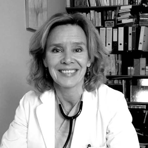 Pernille Rox Hansen er uddannet læge i Bruxelles og derefter børnelæge. hun tog efteruddannelse i Paris og fik speciale i nyresygdomme hos børn, og arbejder i dag som børnelæge i egen praksis. 