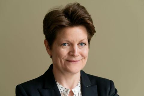 Camilla Rathcke forklarer, at det er helt bevidst, at Lægeforeningen i sit nye udspil om ulighed i sundhed har holdninger til for eksempel størrelsen af sociale ydelser. Foto: Claus Bech