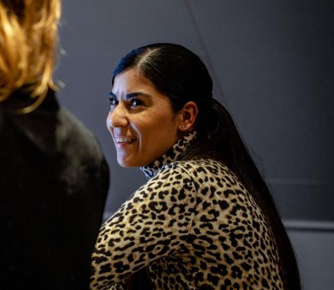 Laleh Navarro til møde i patientrådet i Skødstrup Lægepraksis. Foto: Jesper Balleby 