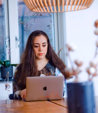 Især efter pressemøder og ved stigende smitte har lægerne haft travlt. Det er først efter omikronvarianten, at stigning i smitte ikke betyder stigning i spørgsmål. Foto: Claus Boesen
