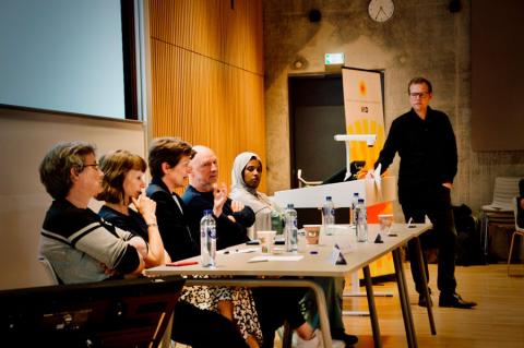 Vi skulle behandle patienterne forskelligt, så alle får det samme udbytte af og adgang til behandling. I stedet gør vi her lige det modsatte’, sagde Camilla Rathcke på seminaret om tolkegebyret. Foto: VID – Netværk for viden og kompetencer i almen praksis, vidap.dk