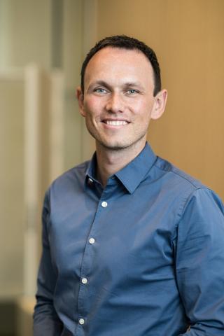 »Jeg ved godt, at nogle er bekymrede for, at vi så skal se flere patienter. Men det anerkender vi jo fuldt ud, at vi skal gøre ved ­eksempelvis mistanke om blodprop i hjernen eller hjertet eller blindtarms­betændelse«, sider Marco Bo Hansen. Foto: Kim Vadskaer