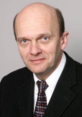 »Det vil være en god ide at sikre os, at privat­hospitalerne kan supplere de eksisterende uddannelsessteder«, siger Svend Erik Østgaard, ortopædkirurg og postgraduat klinisk lektor. Foto: AU Health