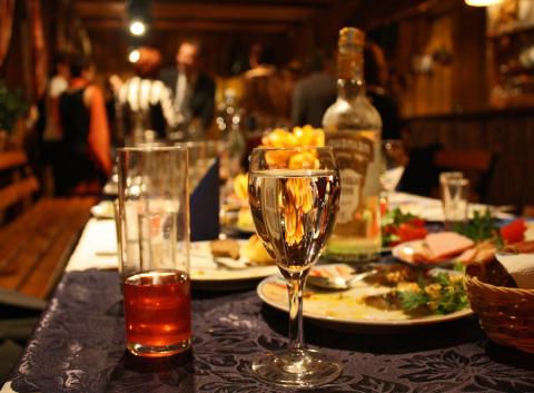 Alkohol øger risikoen for mere end 200 sygdomme, herunder en række kræftsygdomme. Foto: Colourbox.