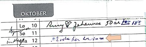 Uddrag fra patientens personlige kalender hvor der ses ændring i velkendte håndskrift til utydelig mikrografi (pil).